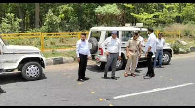 23df94b2-9aba-4499-a142-dd534f2bc72c_team_inspection_an_accident_prone_roadvishvendu_jaipuriarjpg.jpg