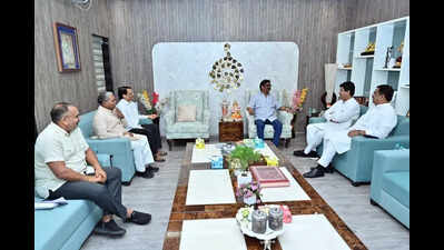 80d9779e-c9d0-43d9-b545-b55a74553f14_hemant_-_congress_2jpg.jpg