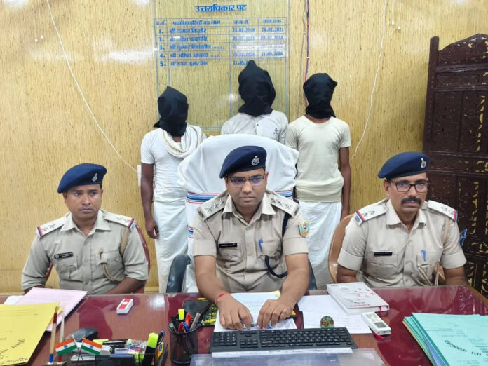 9d99e993-b902-4aee-b586-6b6509a8063f-arrested-trio-accused-vishvendu-jaipuriar-jpg.jpg