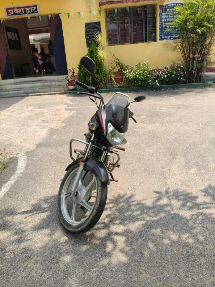 bdf599a2-d85d-438a-a8f3-91ec2b3b46e7-seized-bike-vishvendu-jaipuriar-jpg.jpg