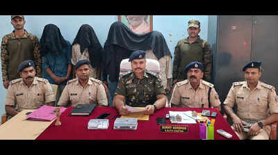 d34a4ee3-735a-4298-bf81-6bc3b41c8df7_arrested_smugglers_in_chatra_on_saturdayvishvendu_jaipuriarjpg.jpg