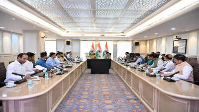 govt-discusses-measures-to-boost-fisheries-exports-improve-incomes-of-fisherfolk.jpg