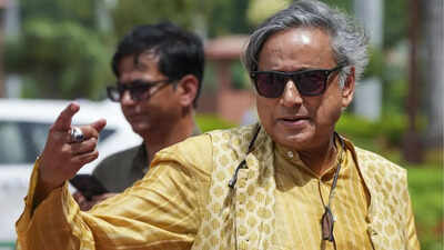 tharoor-yellow.jpg