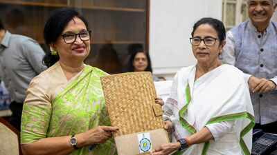 chandrima-bhattacharya-with-mamata-banerjee.jpg