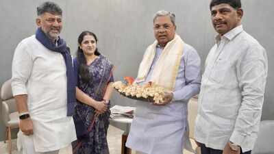 dks-meets-siddaramaiah-dkshivakumarx.jpg
