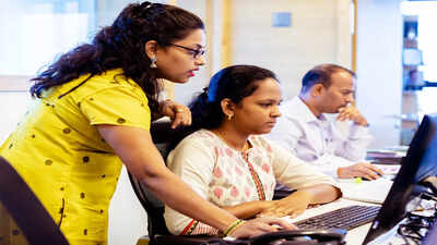 employee-says-helping-senior-during-managers-leave-hurt-appraisal-sparks-workplace-hierarchy-debate.jpg