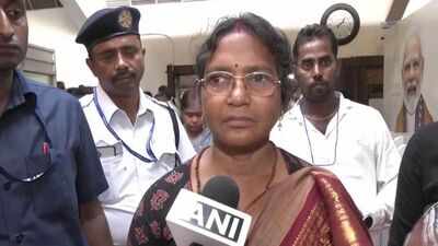 rg-kar-victim39s-mother-mla-ratna-debnath.jpg