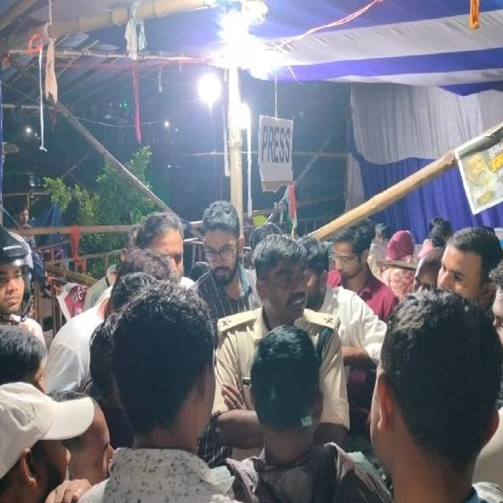 परीक्षाएं रद्द होने के बाद भी नहीं थमा आंदोलन सीजीएल रद्द होने के बाद भी आंदोलन जारी सीबीआई जांच की मांग पर अड़े…