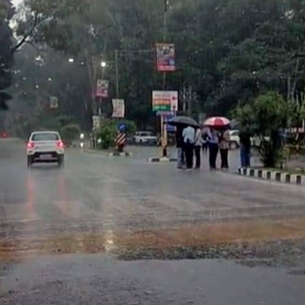 गलियों में मर्डर पुलिस कर रही हाईवे पर गश्ती बड़ा तालाब धुर्वा सेक्टर हरमू फल मंडी व मोरहाबादी क्राइम के नए स्पॉट…